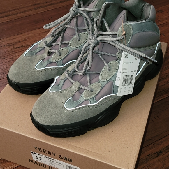 Yeezy 500 - Picture 2 of 14